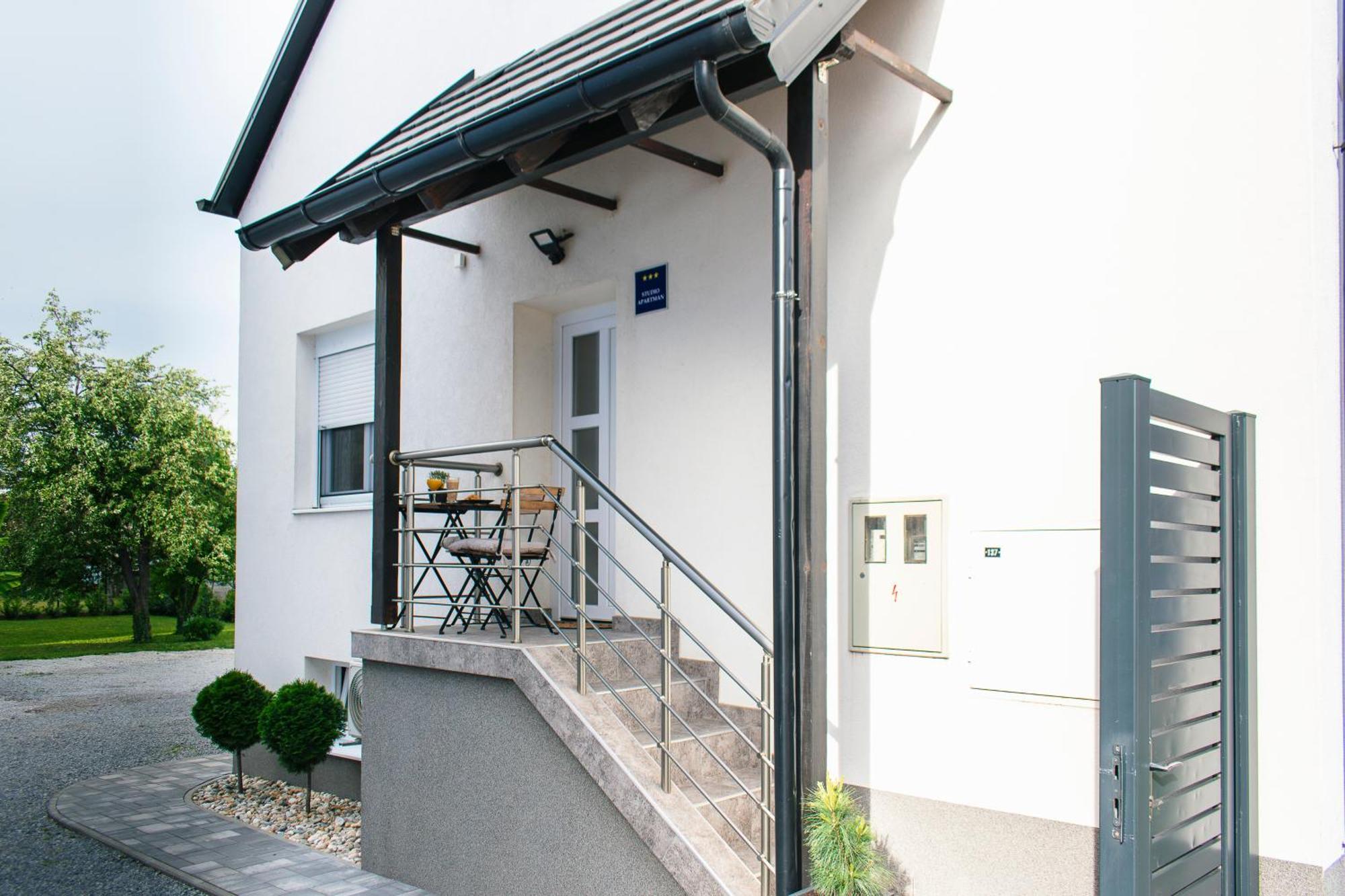 Goodlife Studio Apartment Pozega Exterior foto